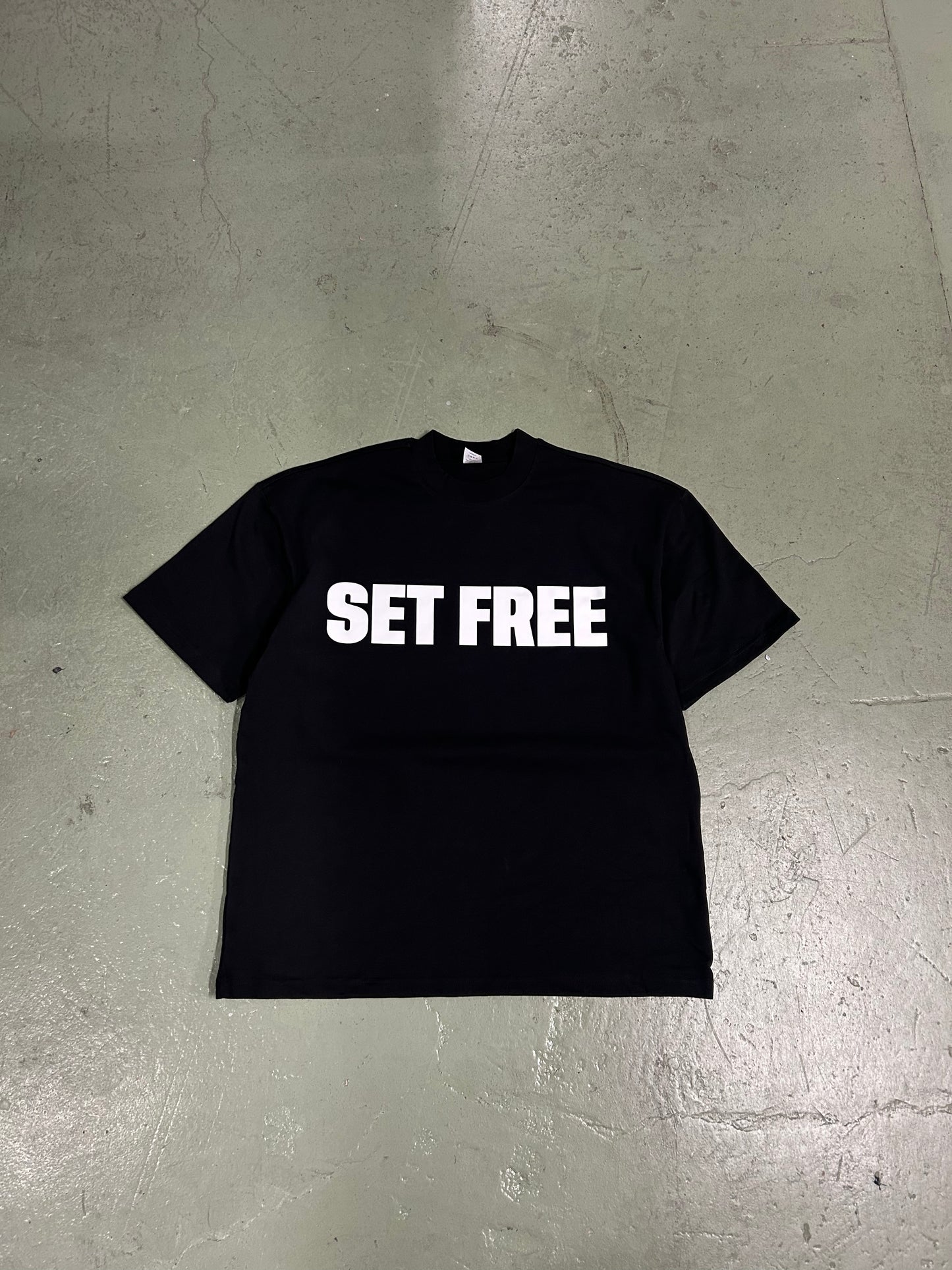 SET FREE TEE